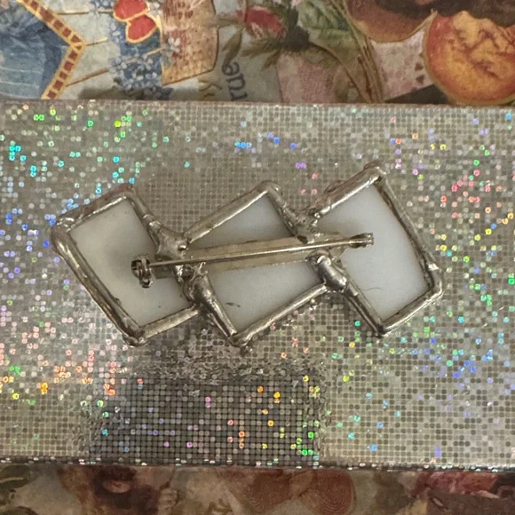 Artistic Silver and Green Brooch - Picture 2 of 3